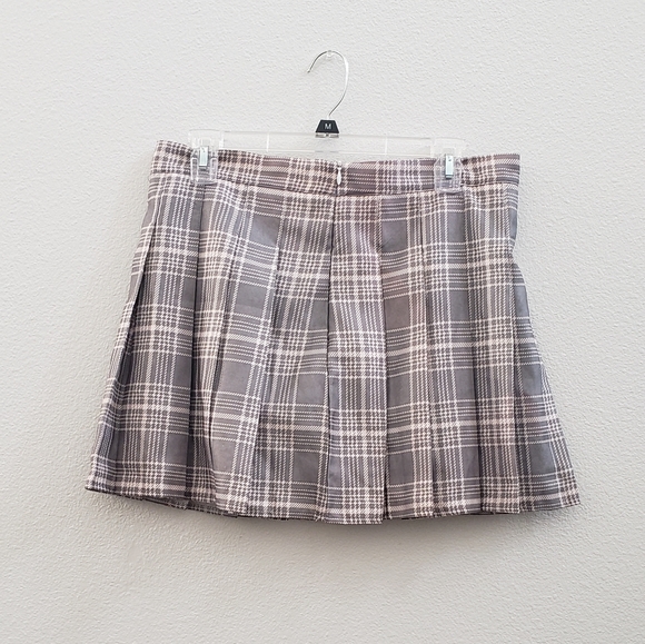 Juniors plaid and pleated mini skirt size XXL - Picture 2 of 6